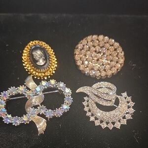 Elegant Gold and Silver Brooch Lot